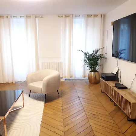 Champs Elysees Luxury Apartment *