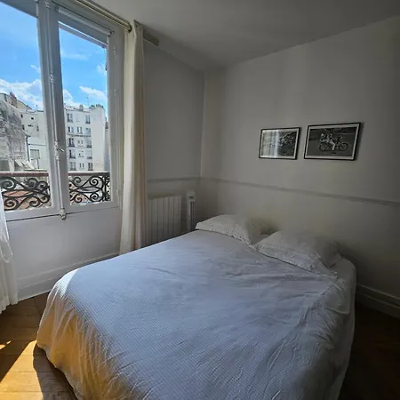 Champs Elysees Luxury Apartment